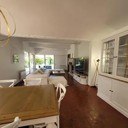 Les Pins : De Charme Avec Piscine ジュアン・レ・パン