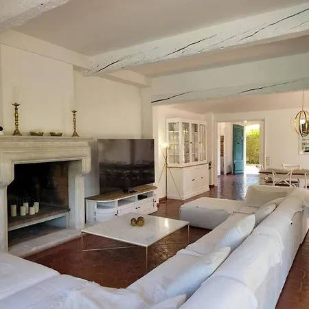 Les Pins : De Charme Avec Piscine 別荘